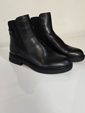 Franvo Sarto Brood Chelsea Boots SIZE 6
